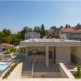 4 Bedroom Luxury Villa with Heated Pool and boat mooring, Ciovo near Trogir – Sleeps 8